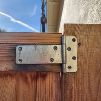 Larry's Fence - Crooked hinges - Fences & Gates Near Me