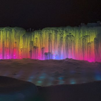 Ice Castles - Ice Castles 2021 - Festivals Near Me - Lake Geneva, Wisconsin