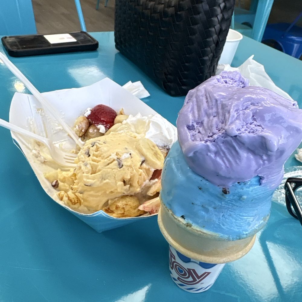 Food a great ice cream spot, delicious, yummy. Great service and super clean. The bubble waffle is a must have . Food a great ice cream spot, delicious, yummy. Great service and super clean. The bubble waffle is a must have .