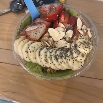 Playa Bowls - Green base Pacific Green Bowl - Juice Bars & Smoothies Near Me - Chicago, Illinois Playa Bowls - Green base Pacific Green Bowl - Juice Bars & Smoothies Near Me - Chicago, Illinois
