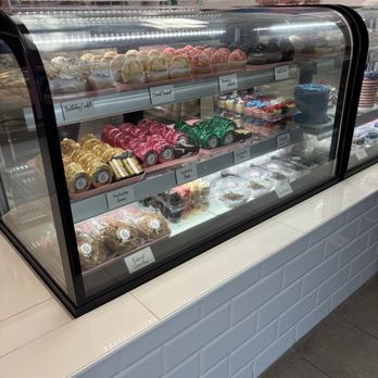 Whiskful Thinking Cakes - Display Caze - Custom Cakes Near Me - Las Vegas, Nevada