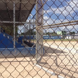 Parque Jesús Carranza - Cuenta con un campo de béisbol