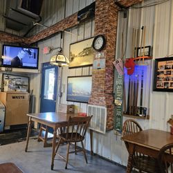 Laughing Larry's Lunch Room - More Ambiance
