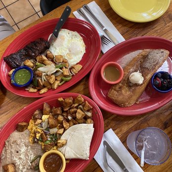 Tower Cafe - Churro French toast, Chorizo Con Huevos, Thai Steak & Eggs - Breakfast & Brunch Near Me - Sacramento, California