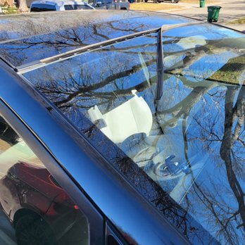 Auto Glass On The Go - Upper Gasket was not replaced after being damaged by technician. - Auto Glass Services Near Me - San Antonio, Texas Auto Glass On The Go - Upper Gasket was not replaced after being damaged by technician. - Auto Glass Services Near Me - San Antonio, Texas