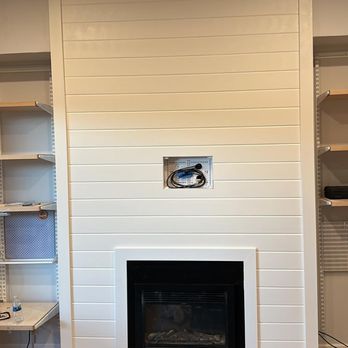 Toto Construction - a fireplace in the middle of a room - Flooring Near Me Toto Construction - a fireplace in the middle of a room - Flooring Near Me