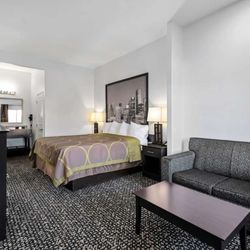Super 8 by Wyndham Carthage TX - Guest room