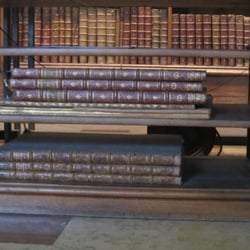 Prunksaal der Österreichischen Nationalbibliothek - Folianten im Prunksaal