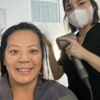 Headicure Head Spa - Hot tea and blow drying while getting foot massage. Great way to finish off. - Day Spas Near Me - Vancouver, British Columbia