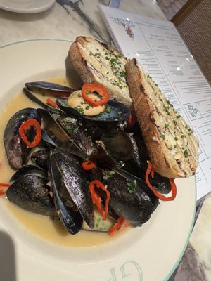 Green Point Seafood and Oyster Bar by null