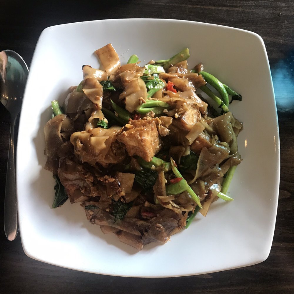 Similan Thai Restaurant - Pad See Ew with tofu - Thai Near Me - Solana Beach, California Similan Thai Restaurant - Pad See Ew with tofu - Thai Near Me - Solana Beach, California