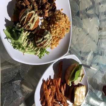 DelMonaco Winery - Crab cakes and veggie burger - Venues & Event Spaces Near Me - Baxter, Tennessee DelMonaco Winery - Crab cakes and veggie burger - Venues & Event Spaces Near Me - Baxter, Tennessee