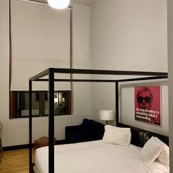Hotel Grinnell - Comfy bed with massive ceilings... love the floors