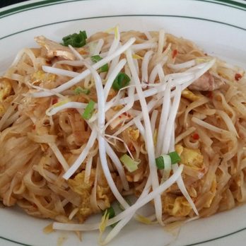 Celadon Thai Restaurant - Pas thai chicken noodles - Thai Near Me - Latham, New York