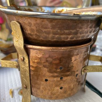 Gandhi Palace - Serving dish, heated by a candle. - Indian Near Me - Cascais, 11 Gandhi Palace - Serving dish, heated by a candle. - Indian Near Me - Cascais, 11