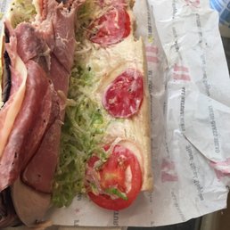 Tomatoes are shown here. I ordered with no tomatoes.