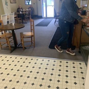 Stanley's On North Broad - Dining area. - Southern Near Me - Rome, Georgia