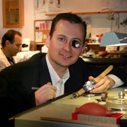 Au Bijou GmbH Uhren & Schmuck - Im hauseigenen Atelier kümmern sich 2 Uhrmacher um ihre Armband und Wanduhren
