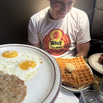 Dinah's Comfort Kitchen - Waffles Near Me - Culver City, California Dinah's Comfort Kitchen - Waffles Near Me - Culver City, California