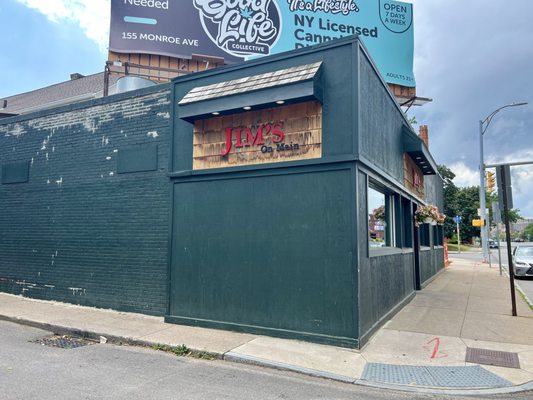 Jim's On Main by null