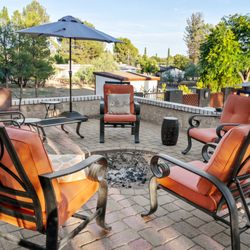 The Desert Rose Retreat House - Firepit hang-out area