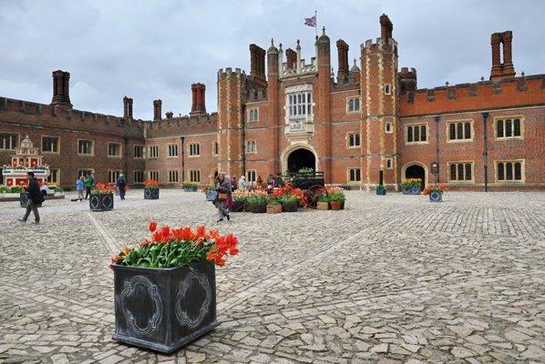 Hampton Court Palace by null
