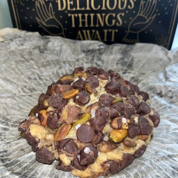 Gideon's Bakehouse - Pistachio Toffee Chocolate Chip - Bakeries Near Me - Orlando, Florida