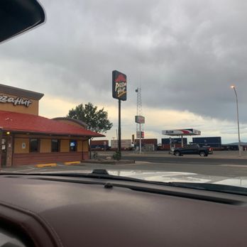 Pizza Hut - a view of the outside of a restaurant - Pizza Near Me - Grants, New Mexico
