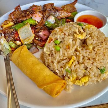 Moonga Asian Bistro - Black Pepper Beef lunch, also includes soup. $14 - Asian Fusion Near Me - Kaneohe, Hawaii