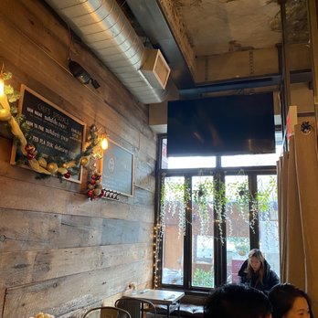 Saranrom Thai - Thai Near Me - Elmhurst, New York