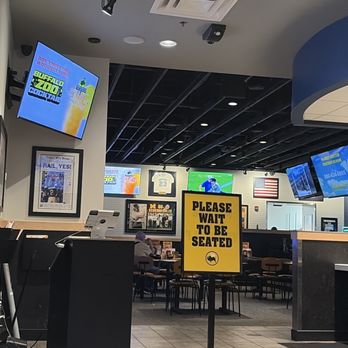 Buffalo Wild Wings - Me waiting - Sports Bars Near Me - Ann Arbor, Michigan