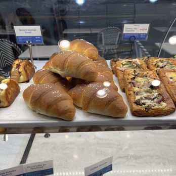 Paris Baguette - Coffee & Tea Near Me - Los Angeles, California Paris Baguette - Coffee & Tea Near Me - Los Angeles, California