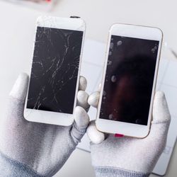IPhone Cracked Screen Replacement in Rowlett, TX.