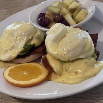 Hugo's - Breakfast & Brunch Near Me - Studio City, California