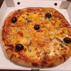 Salvatore - Pizza con anchoas y alcaparras