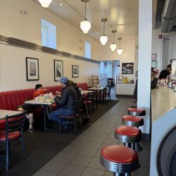 Jeffrey's Hamburgers - Inside