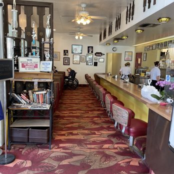 VIP's Cafe - the interior of a diner - Breakfast & Brunch Near Me - Tarzana, California VIP's Cafe - the interior of a diner - Breakfast & Brunch Near Me - Tarzana, California