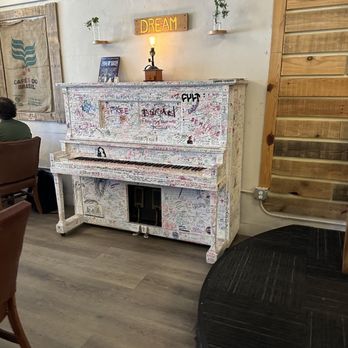 Common Grounds Brew & Roastery - Decor - Coffee & Tea Near Me - Lake Worth, Florida