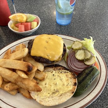 Chubby's - Chubby's Double Cheeseburger is a hidden gem.  Well cooked, fresh veggies and crispy fries, also great service and a pleasant atmosphere. - Burgers Near Me - Fresno, California