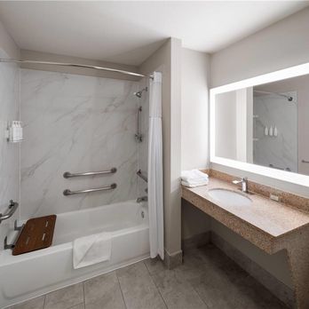 Days Inn by Wyndham Tulsa Central - Guest room bath (accessible) - Hotels Near Me - Tulsa, Oklahoma Days Inn by Wyndham Tulsa Central - Guest room bath (accessible) - Hotels Near Me - Tulsa, Oklahoma