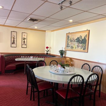 Peking Garden - the dining room of a chinese restaurant - Chinese Near Me - Vancouver, Washington Peking Garden - the dining room of a chinese restaurant - Chinese Near Me - Vancouver, Washington