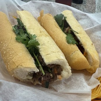 Bo Ne Houston - Chicken bbq bahn mi sandwich - Vietnamese Near Me - Houston, Texas