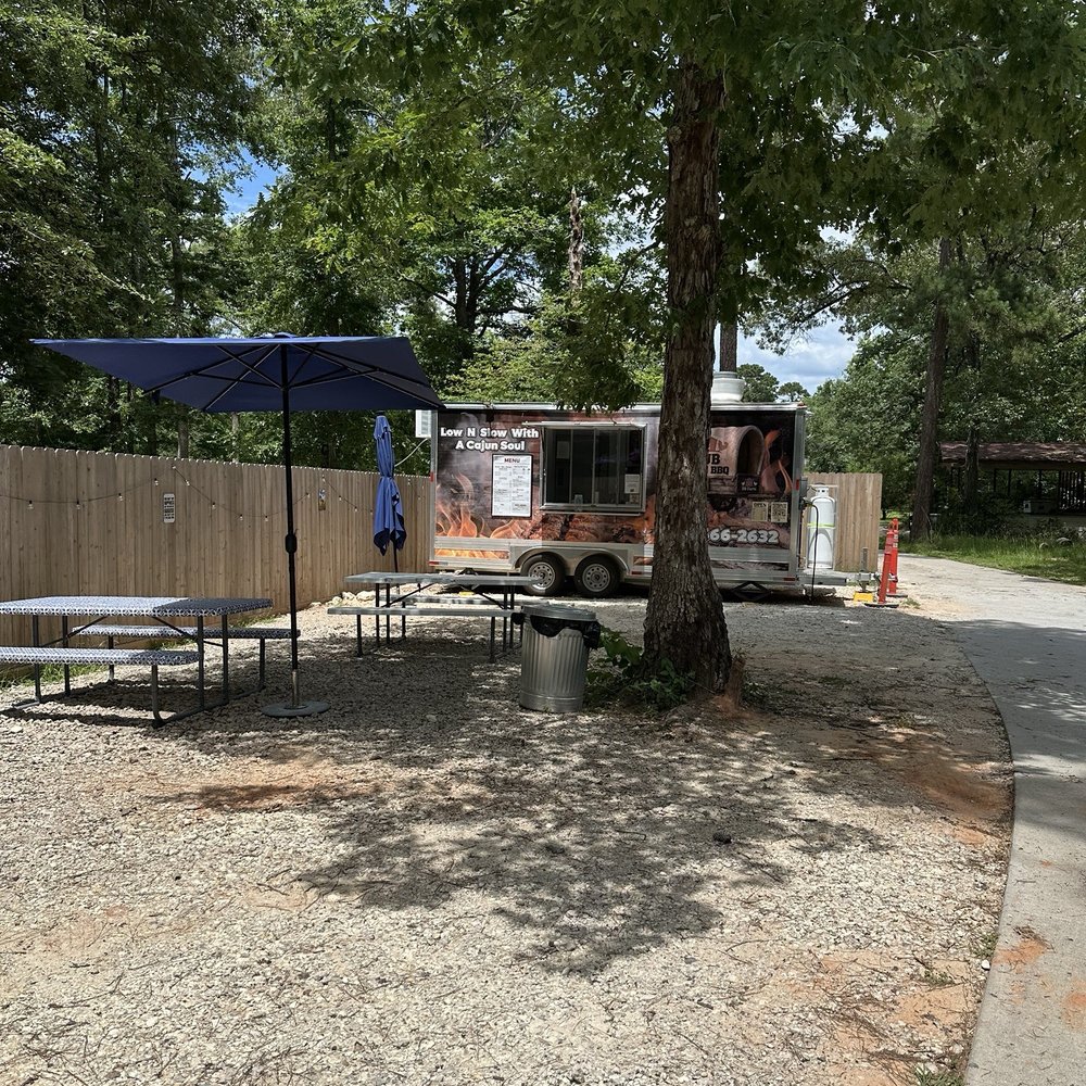 DB Farm Grub Wagon BBQ - Outside eating - Barbeque Near Me - Willis, Texas DB Farm Grub Wagon BBQ - Outside eating - Barbeque Near Me - Willis, Texas