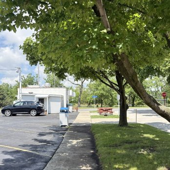 Polar Bear - Located in a residential quiet neighborhood - Ice Cream & Frozen Yogurt Near Me - North Riverside, Illinois
