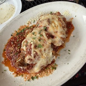 Mama's On the Hill - Vitello Parmigiana - Italian Near Me - Saint Louis, Missouri