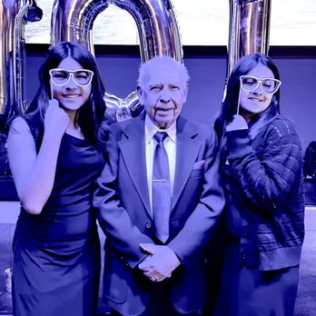 Perla Azul - Pampas 101st with his great granddaughters - Seafood Near Me - La Habra, California