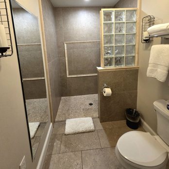The Dutchess - Clean bathroom - Hotels Near Me - Beacon, New York