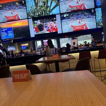 Dave & Buster's Orlando - Pic of bar - American Near Me - Orlando, Florida Dave & Buster's Orlando - Pic of bar - American Near Me - Orlando, Florida