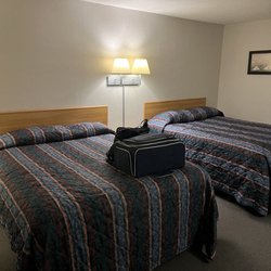 Lighthouse Inn & Restaurant - 2 Queen Beds