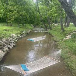 JuneBug Retro Resort - Creek relaxing @ JuneBug Retro Camping